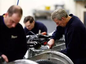 East Midlands economy continues to get better according to new NatWest survey, though growth still weak photo